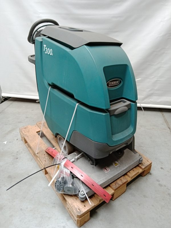 T300 50CM CYLINDRIC SCRUBBER DRYER
