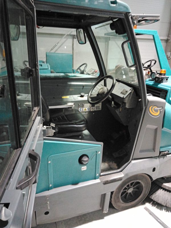 S30 D SWEEPER DURAMER HOPPER WITH CABIN