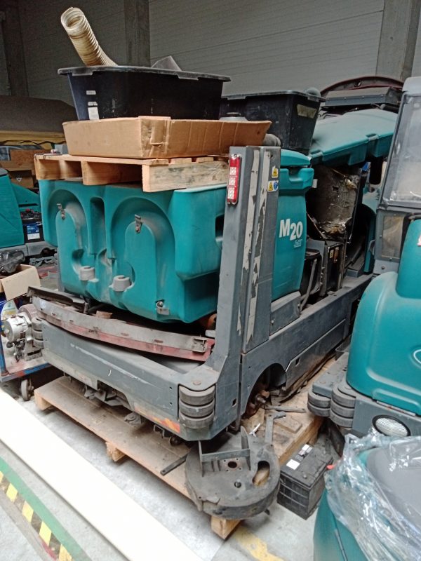M20 DIESEL SCRUBBER-SWEEPER