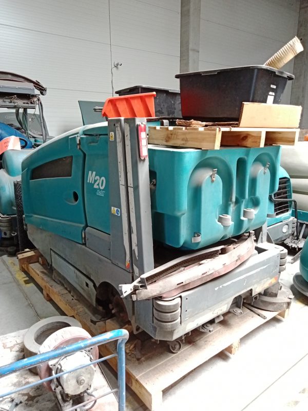 M20 DIESEL SCRUBBER-SWEEPER
