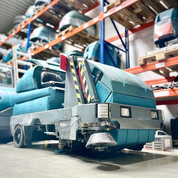 8300 BATTERY RIDER SWEEPER-SCRUBBER