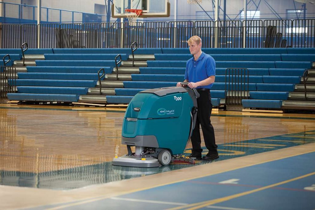 8 praktycznych wskazówek dotyczących mycia podłóg za pomocą maszyn czyszczących