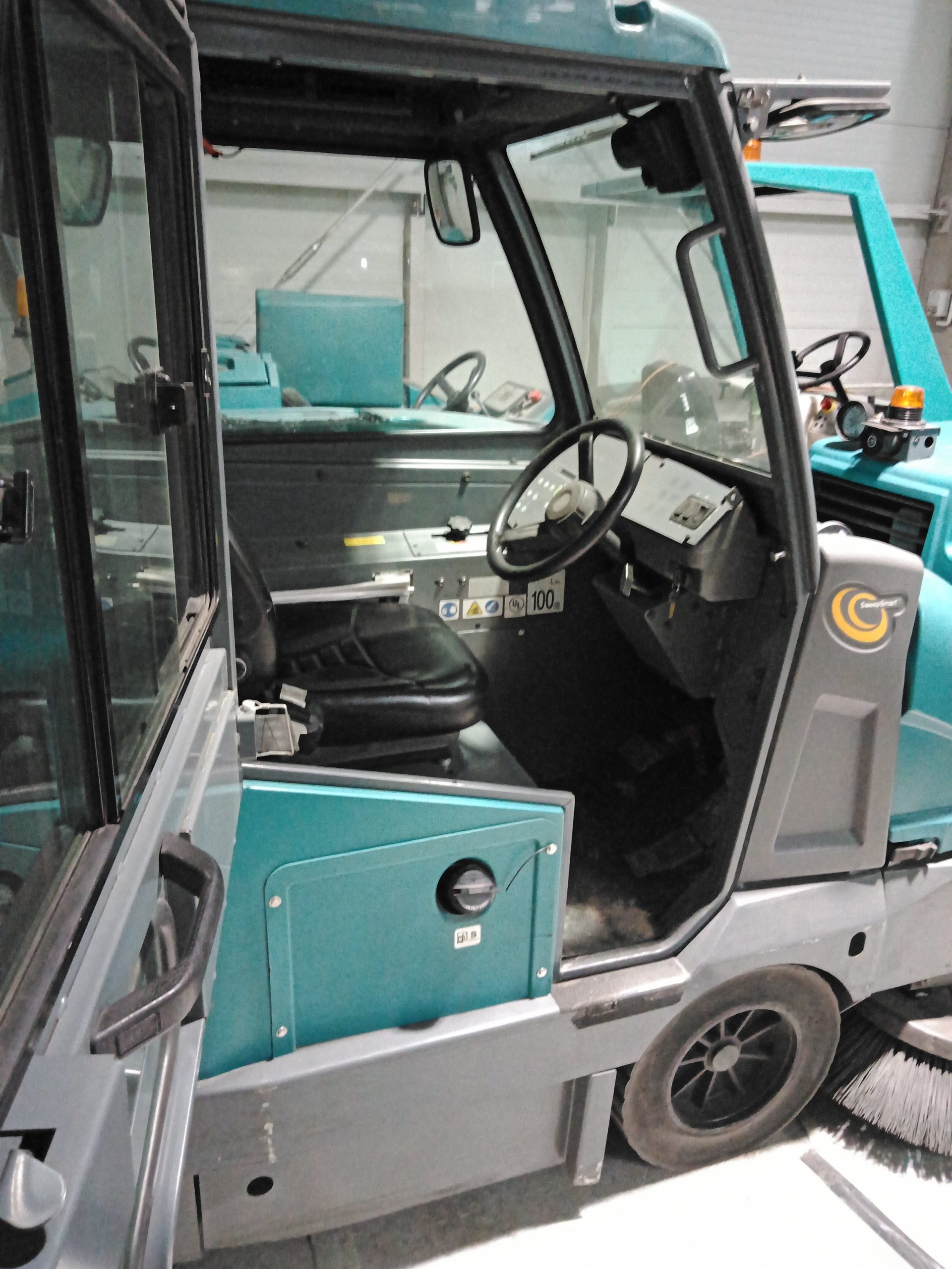 S30 D SWEEPER DURAMER HOPPER WITH CABIN S30 D SWEEPER DURAMER HOPPER WITH CABIN