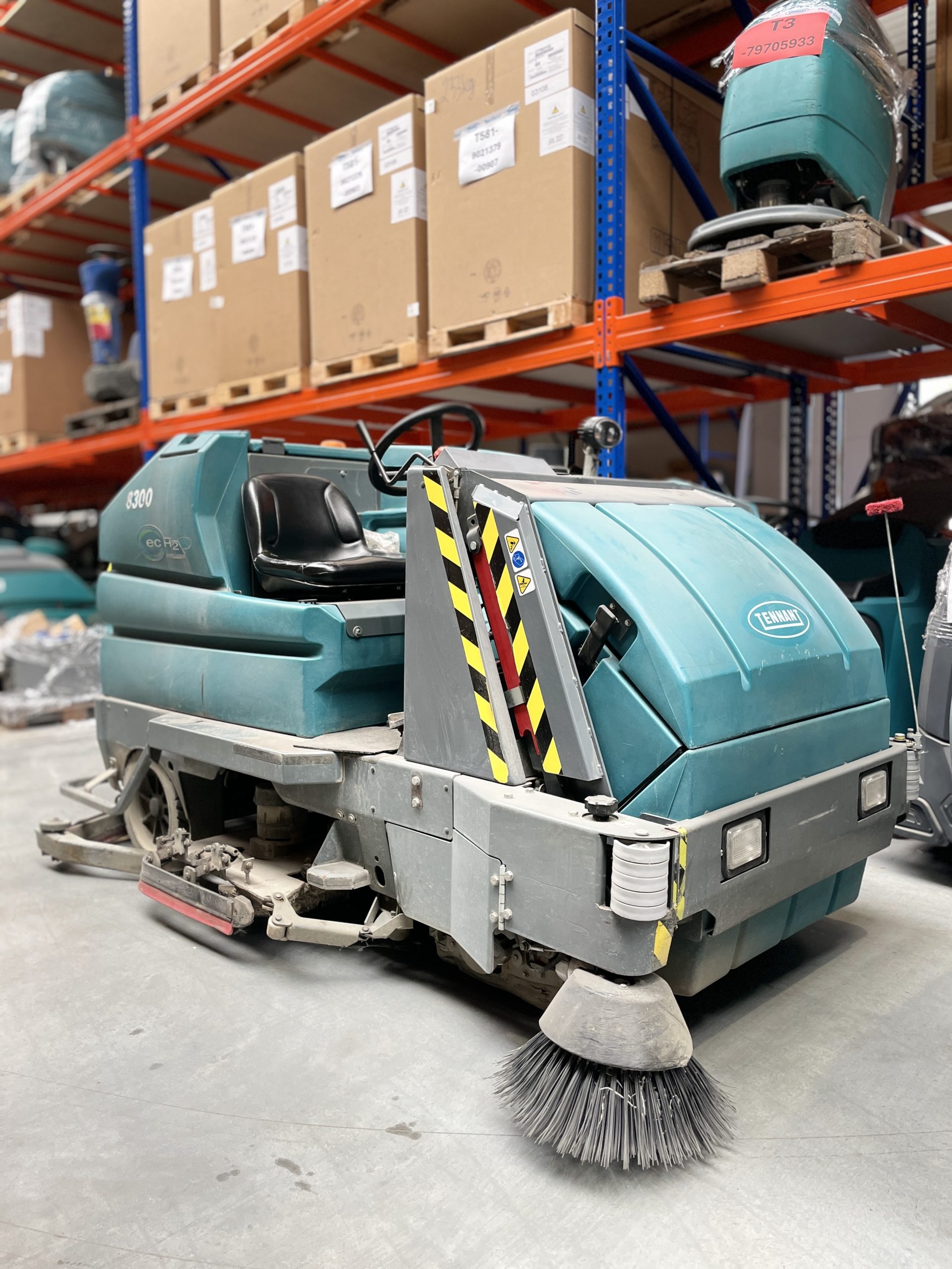 8301 BATTERY RIDER SWEEPER-SCRUBBER 8301 BATTERY RIDER SWEEPER-SCRUBBER