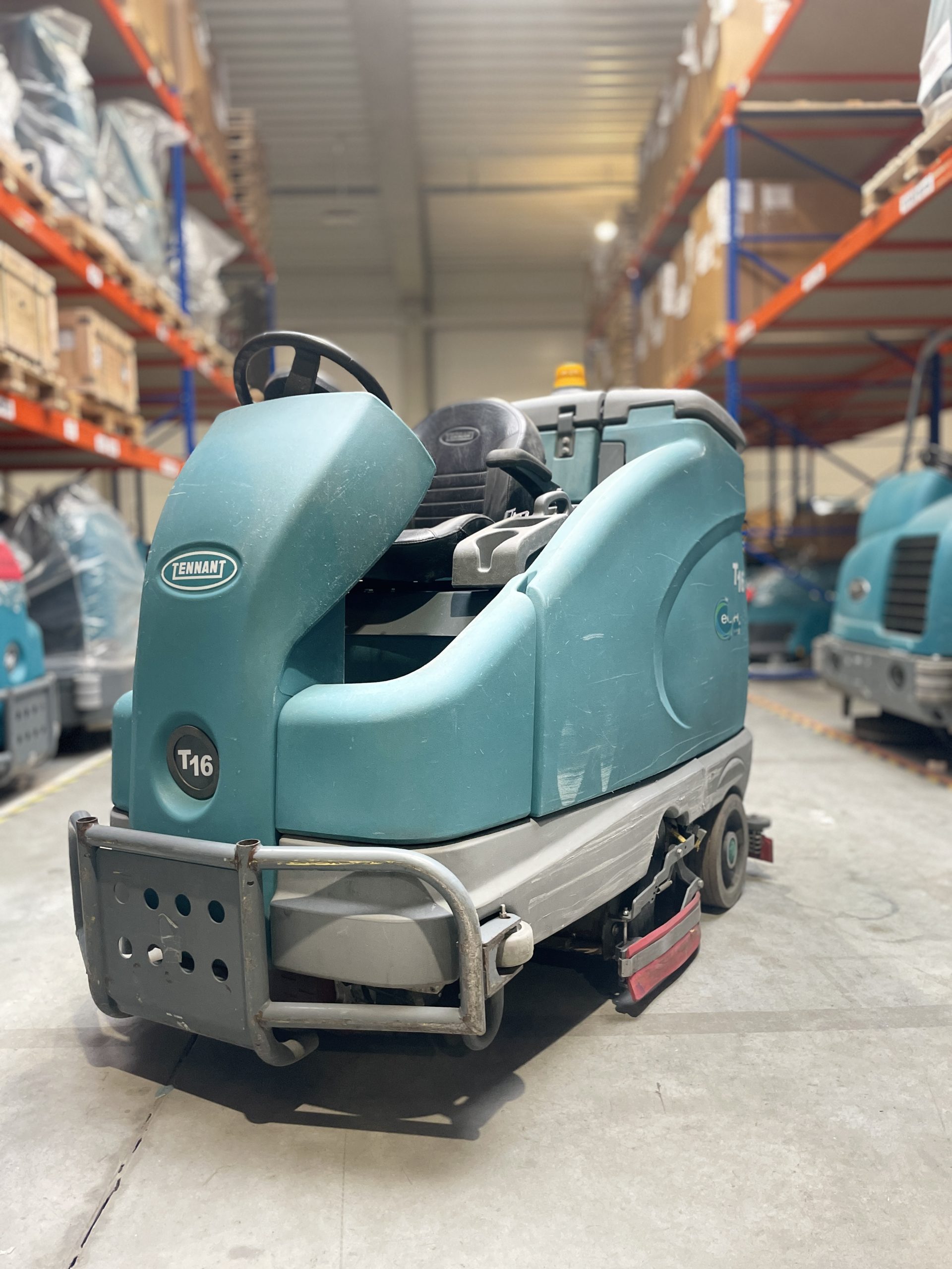 T16 CYL SCRUBBER-DRYER T16 CYL SCRUBBER-DRYER