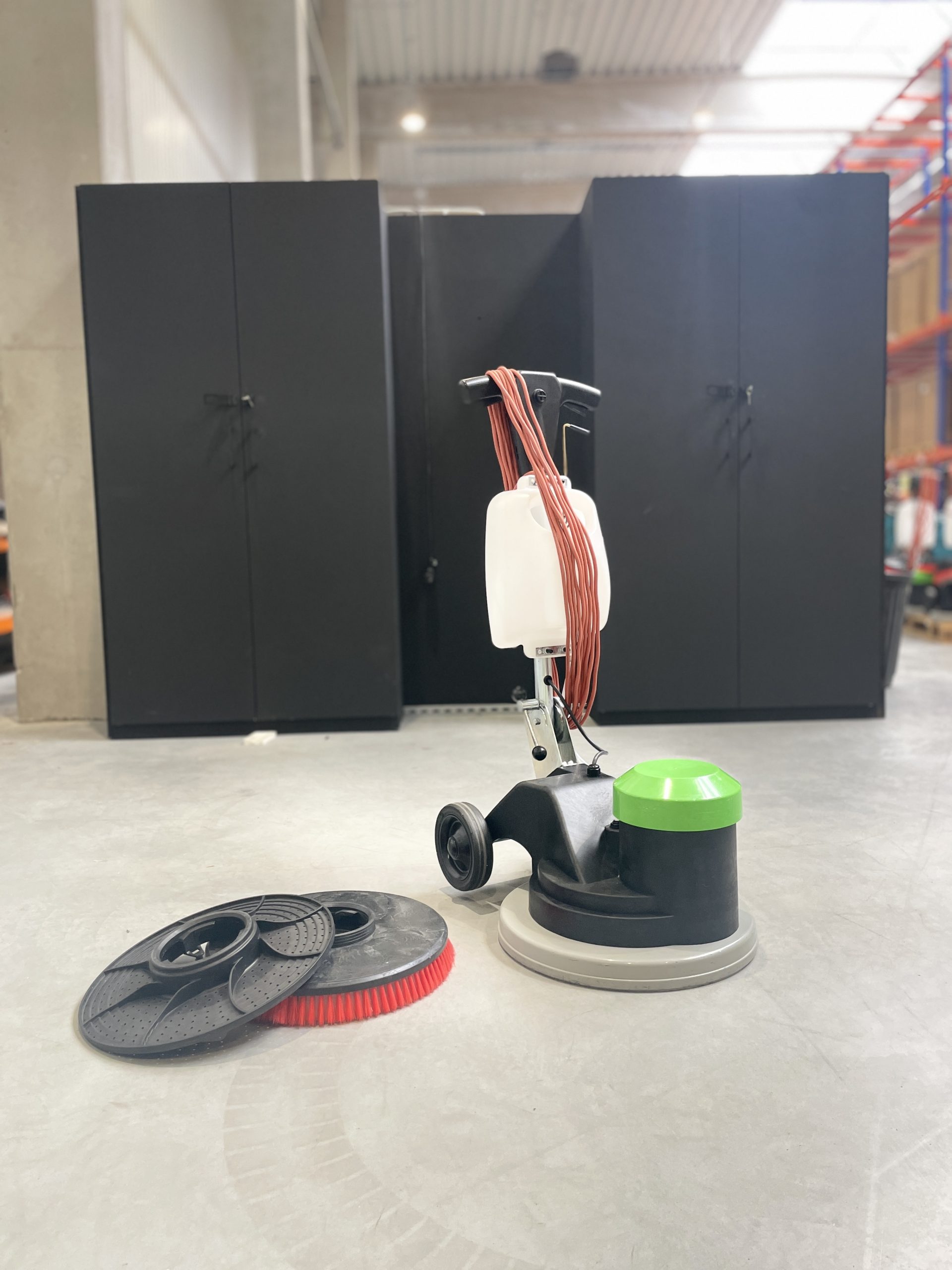 IPC ORBIS ECO MANUAL SWEEPER IPC ORBIS ECO MANUAL SWEEPER