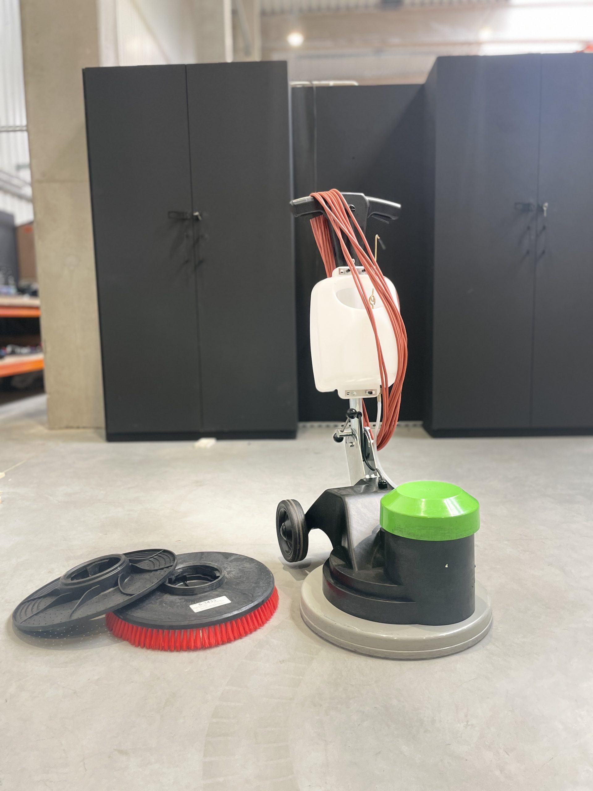 IPC ORBIS ECO MANUAL SWEEPER IPC ORBIS ECO MANUAL SWEEPER