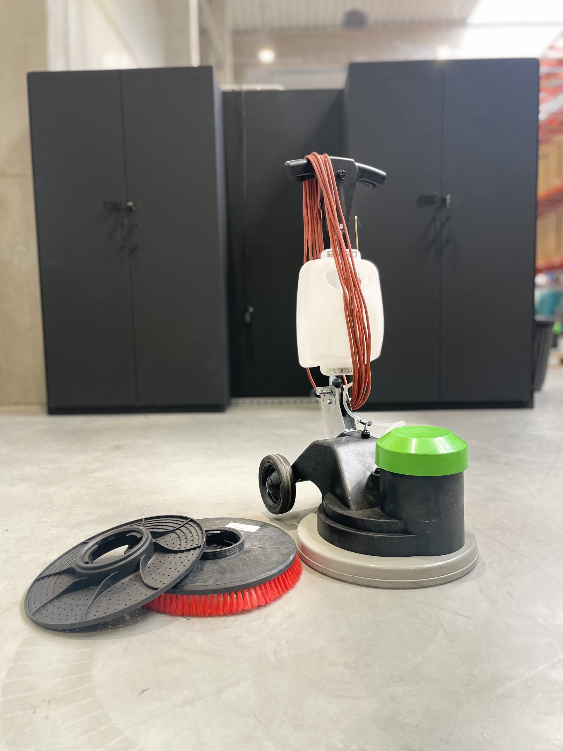IPC ORBIS ECO MANUAL SWEEPER IPC ORBIS ECO MANUAL SWEEPER