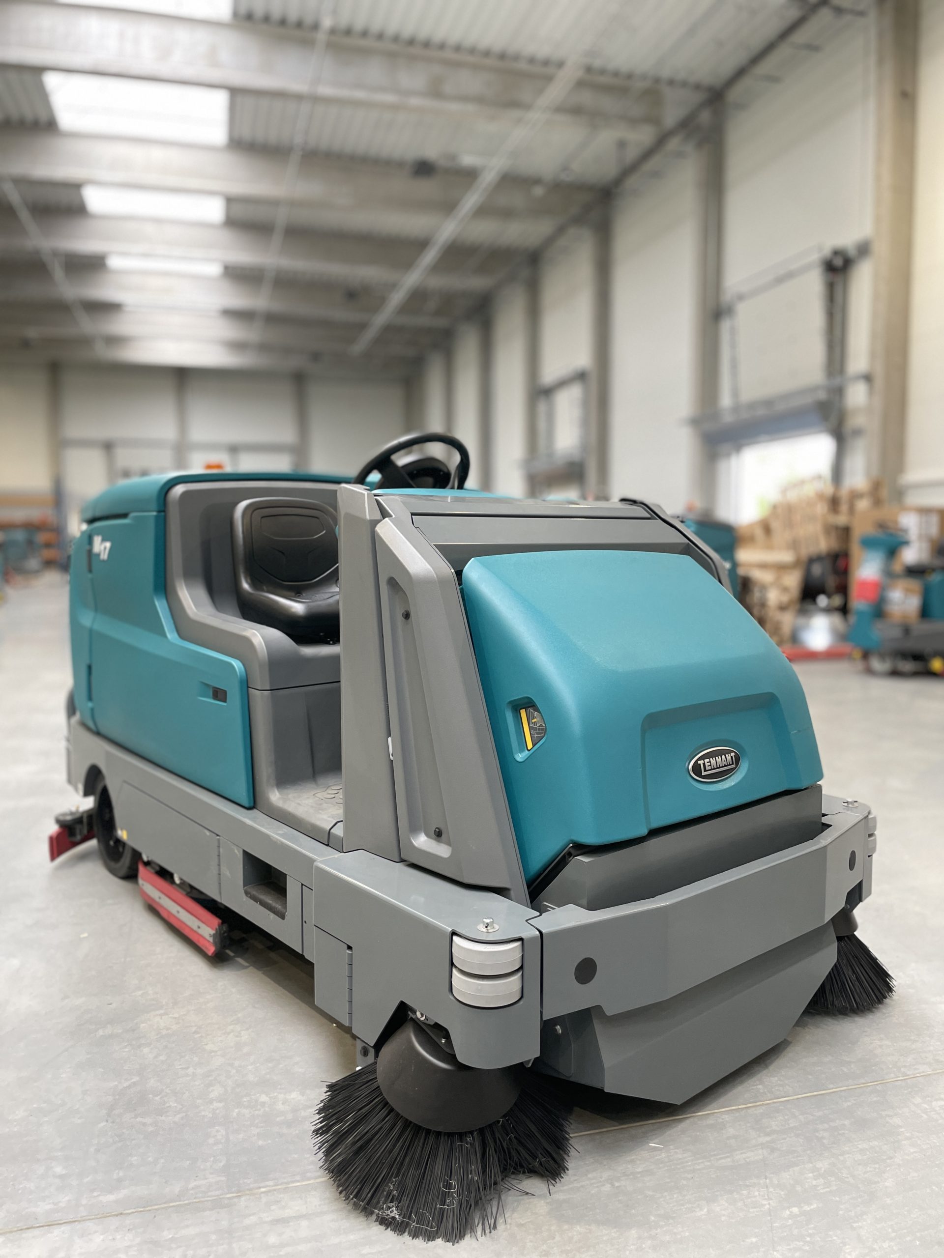 M17 DISC 1000 SWEEPER-SCRUBBER M17 DISC 1000 SWEEPER-SCRUBBER